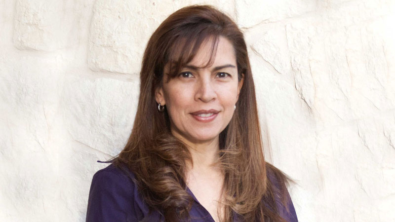 Visa employee Carolina, Data Analytics Team.